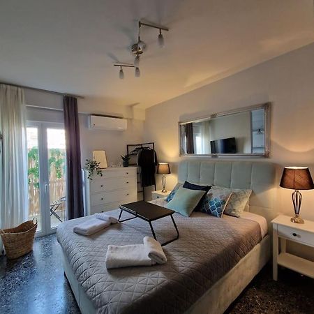 Chic Apt Near Acropolis - Avdi Square Atenas Exterior foto