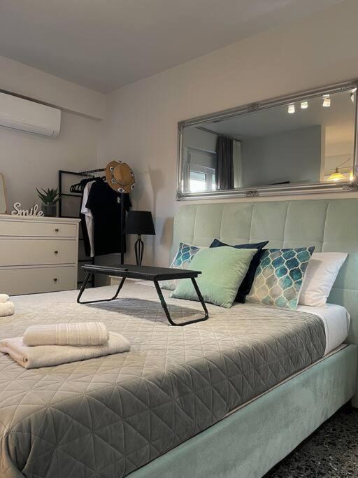 Chic Apt Near Acropolis - Avdi Square Atenas Exterior foto