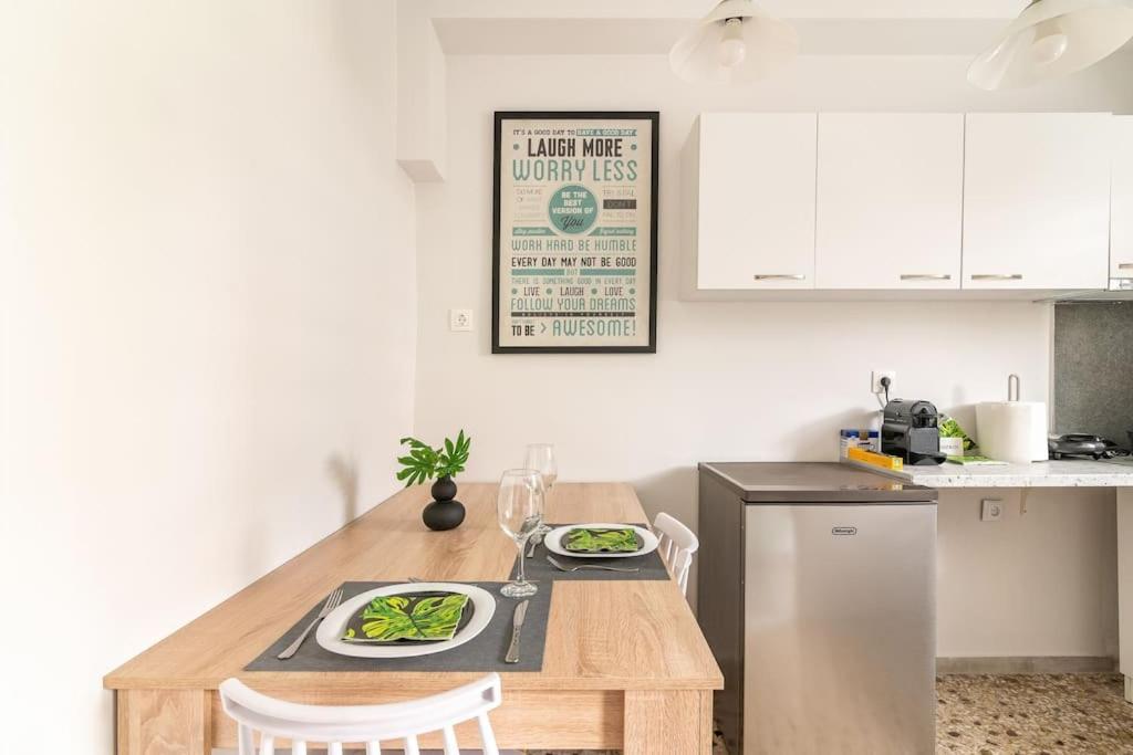 Chic Apt Near Acropolis - Avdi Square Atenas Exterior foto