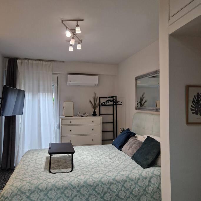 Chic Apt Near Acropolis - Avdi Square Atenas Exterior foto
