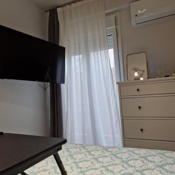 Chic Apt Near Acropolis - Avdi Square Atenas Exterior foto